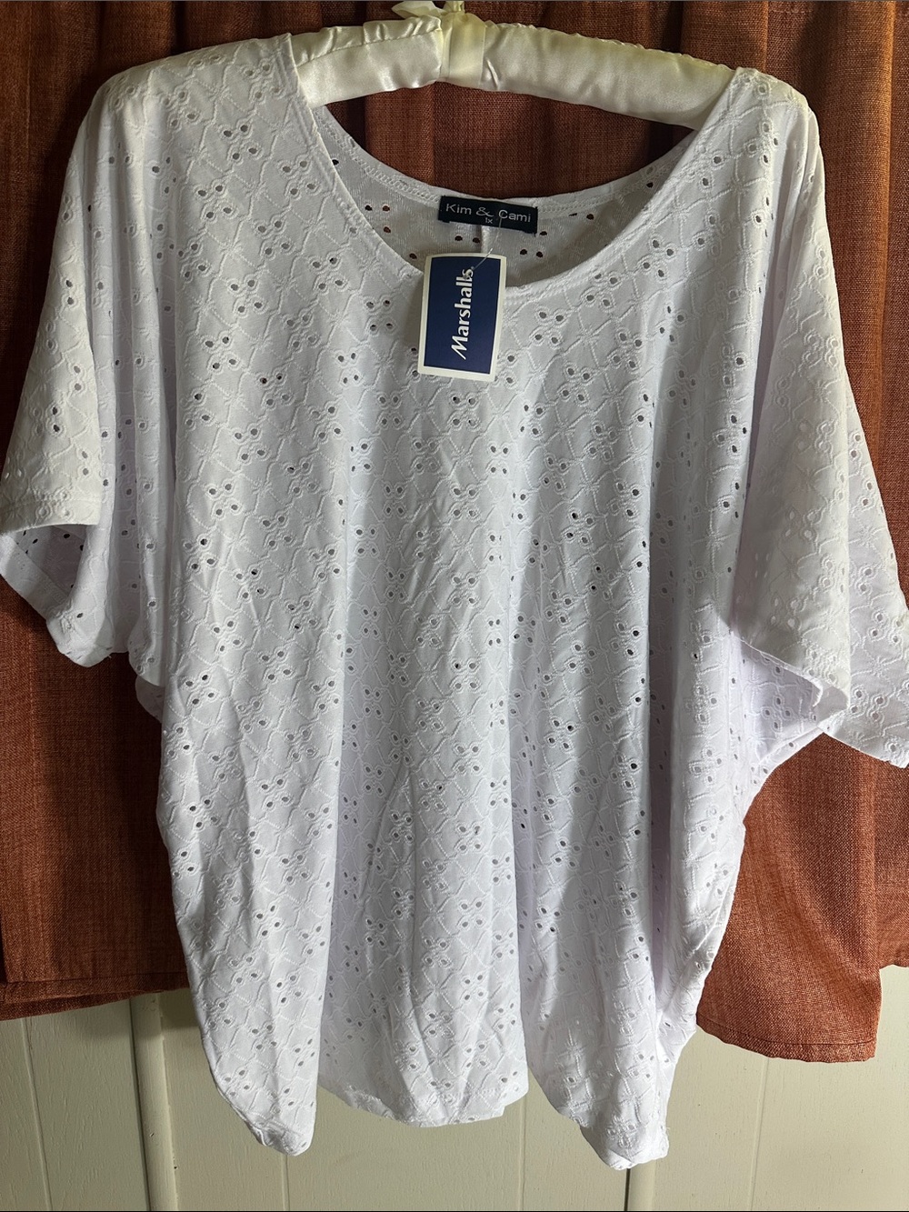 Kim & Cami White Eyelet Short Sleeve Scoop Neck Top